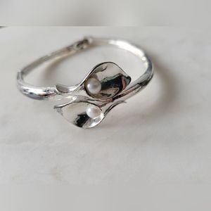 Vintage Avon Calla Lily bracelet bangle